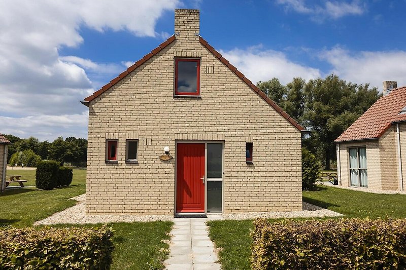 Außenseite Ferienhaus (Sommer)