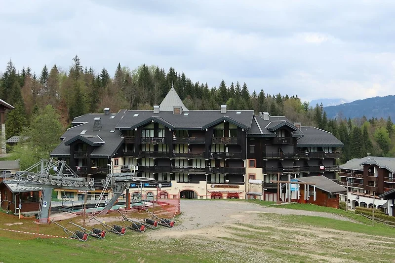 Widok na dom (lato)