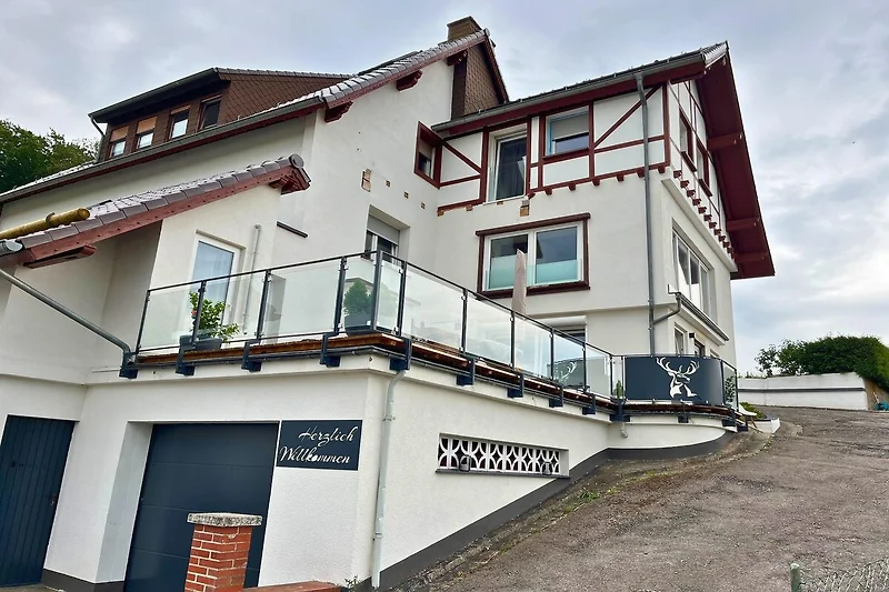 Außenseite Ferienhaus (Sommer)
