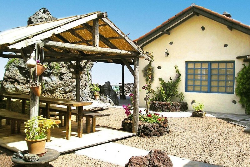 Außenseite Ferienhaus (Sommer)