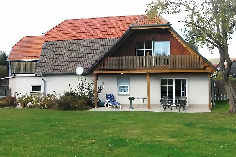 Außenseite Ferienhaus (Sommer)