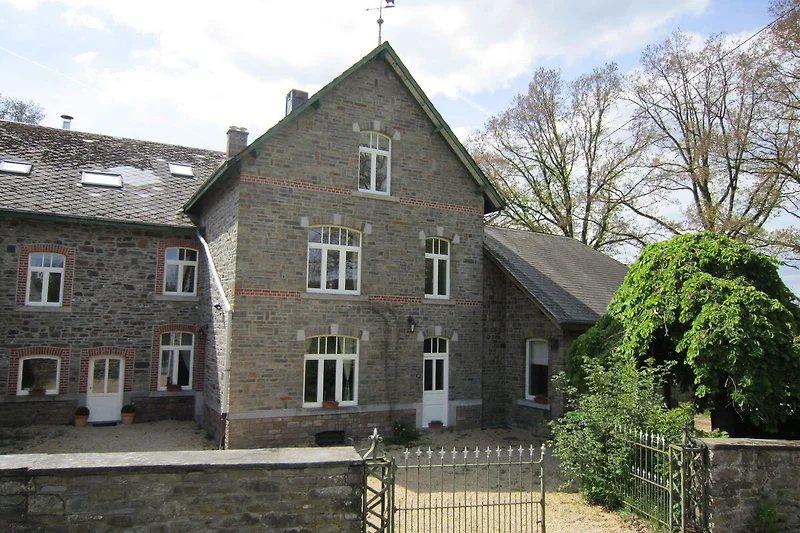 Außenseite Ferienhaus (Sommer)