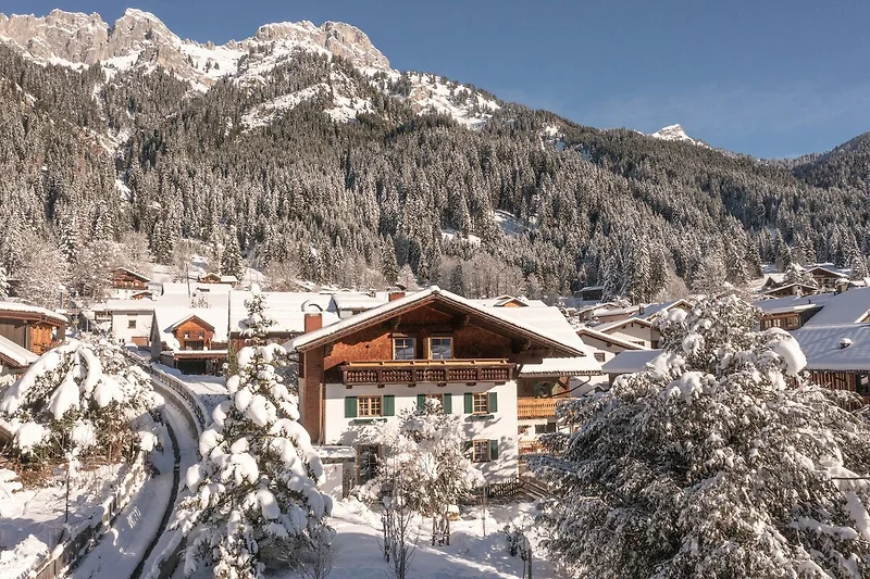 Außenseite Ferienhaus (Winter)