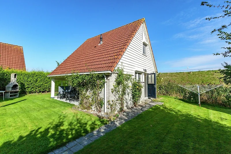Außenseite Ferienhaus (Sommer)