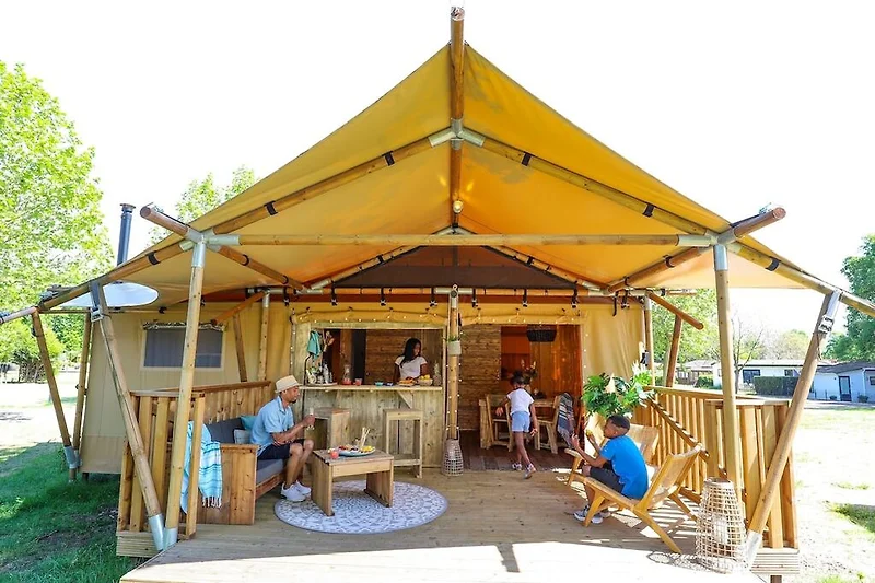 Außenseite Ferienhaus (Sommer)