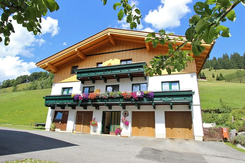 Außenseite Ferienhaus (Sommer)