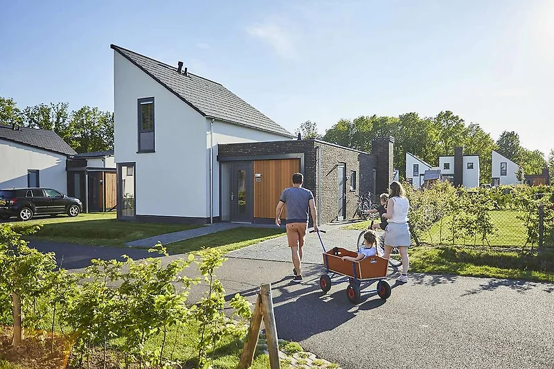 Außenseite Ferienhaus (Sommer)