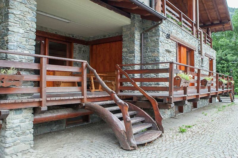 Außenseite Ferienhaus (Sommer)