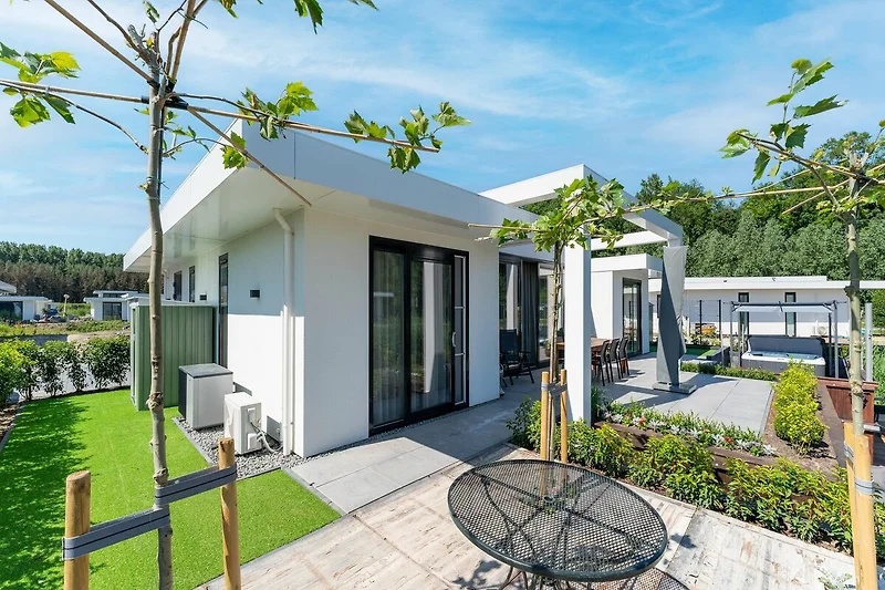 Außenseite Ferienhaus (Sommer)