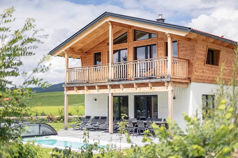 Außenseite Ferienhaus (Sommer)