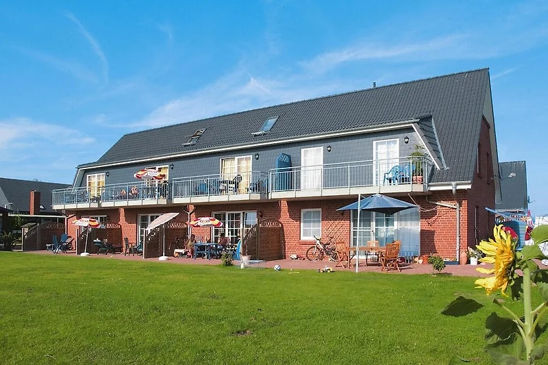 Außenseite Ferienhaus (Sommer)