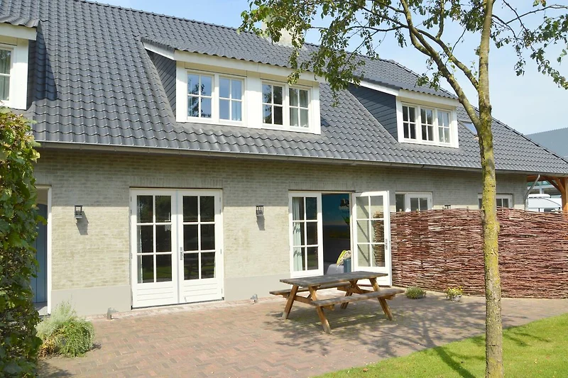 Außenseite Ferienhaus (Sommer)