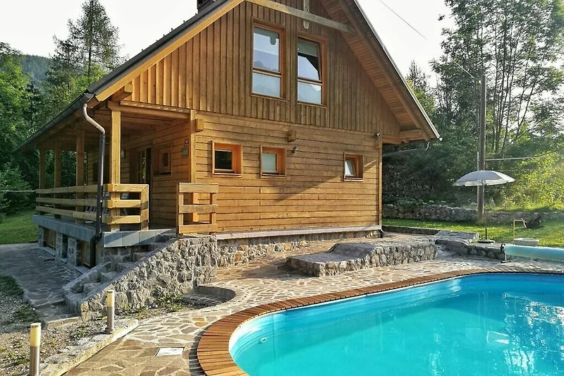 Außenseite Ferienhaus (Sommer)