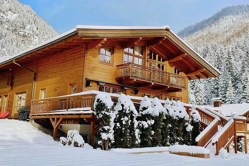 Außenseite Ferienhaus (Winter)