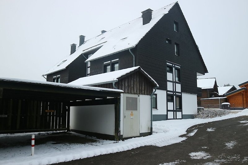 Außenseite Ferienhaus (Winter)