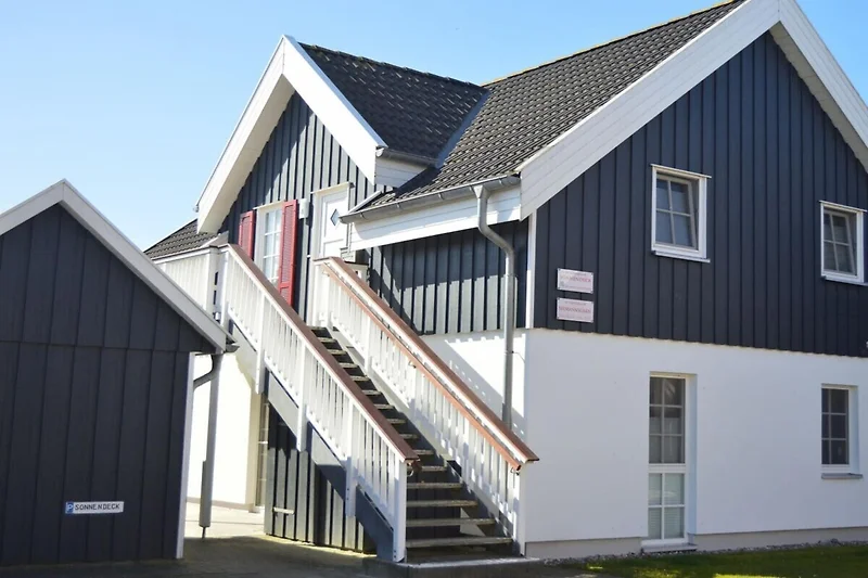 Außenseite Ferienhaus (Sommer)