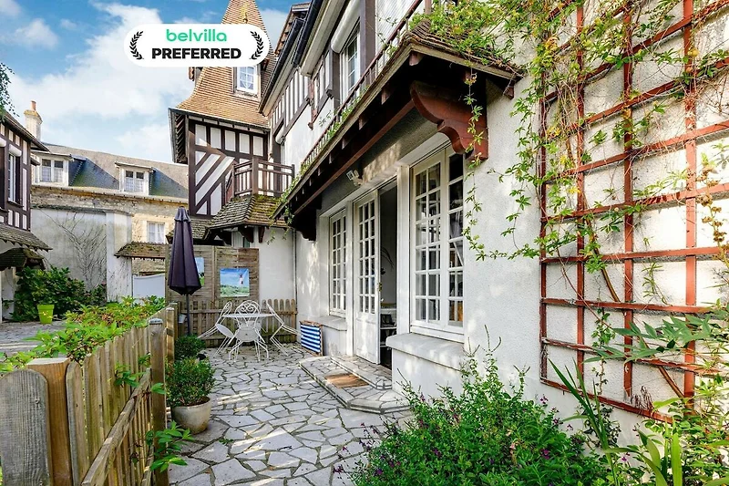 Außenseite Ferienhaus (Sommer)