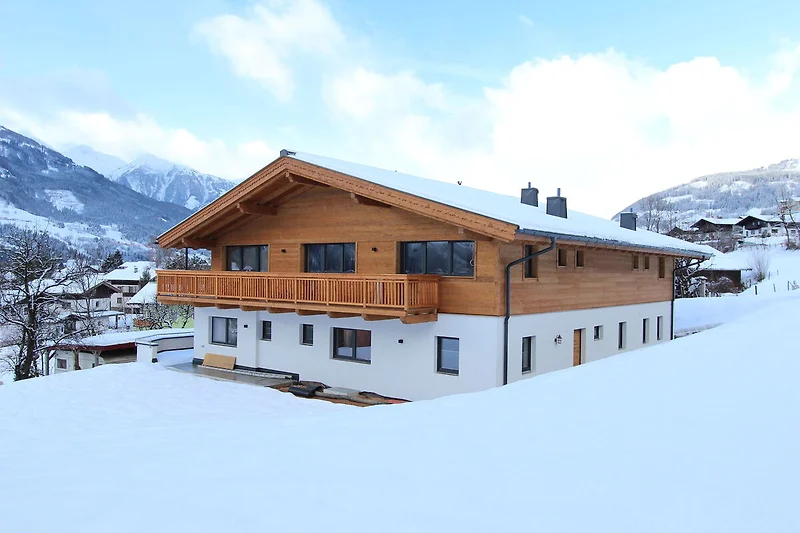 Außenseite Ferienhaus (Winter)