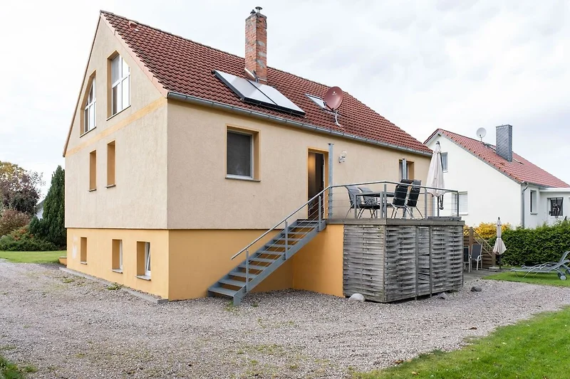 Außenseite Ferienhaus (Sommer)