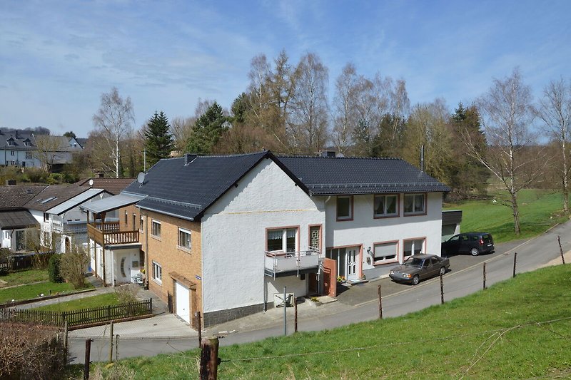 Außenseite Ferienhaus (Sommer)