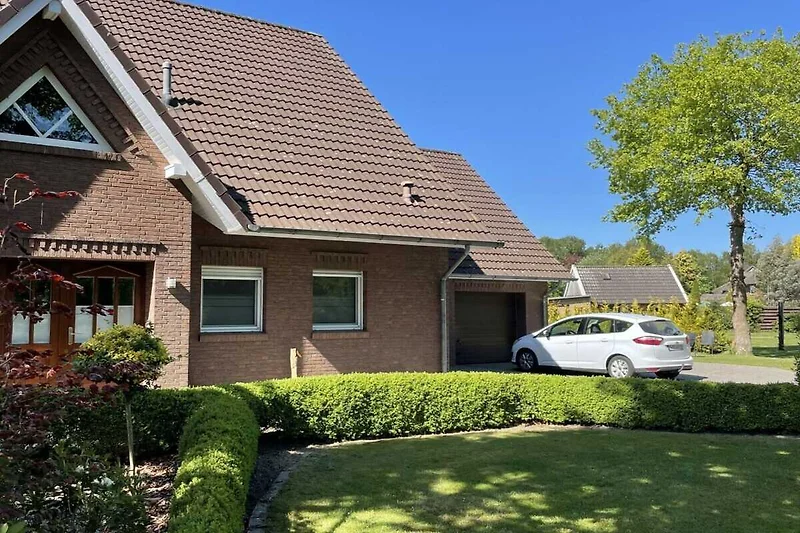 Außenseite Ferienhaus (Sommer)