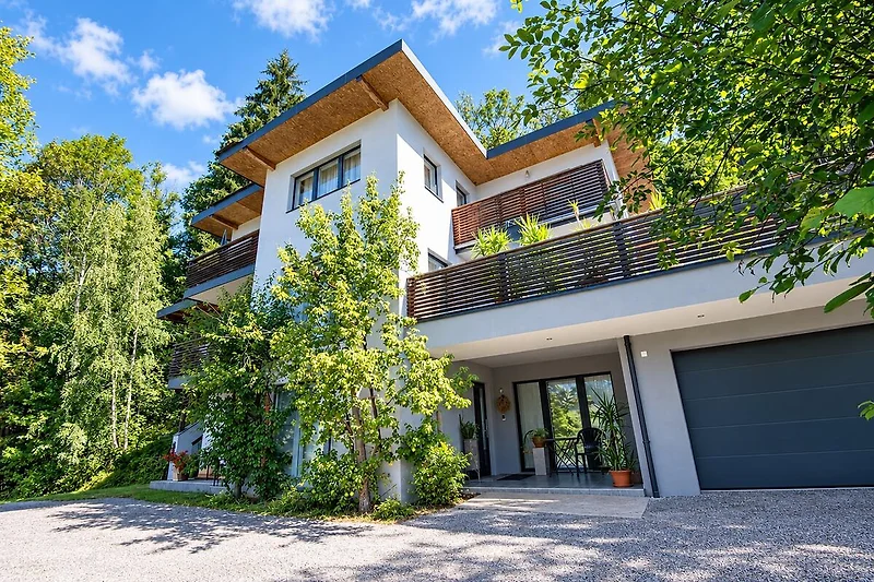 Außenseite Ferienhaus (Sommer)