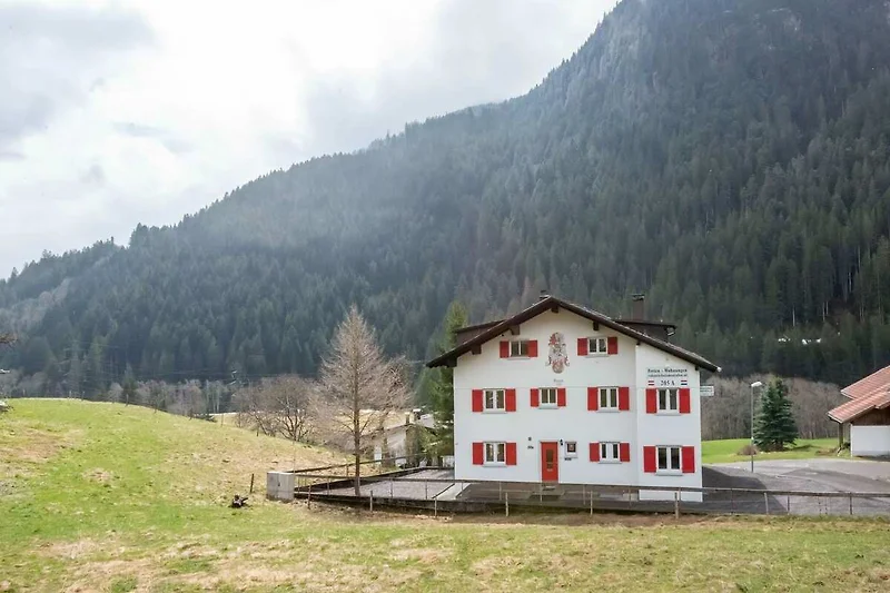 Außenseite Ferienhaus (Sommer)
