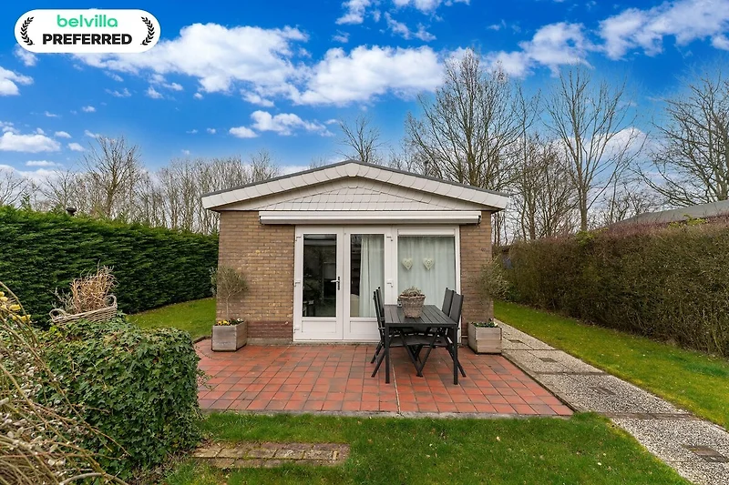 Außenseite Ferienhaus (Sommer) Außenseite Ferienhaus (Sommer)