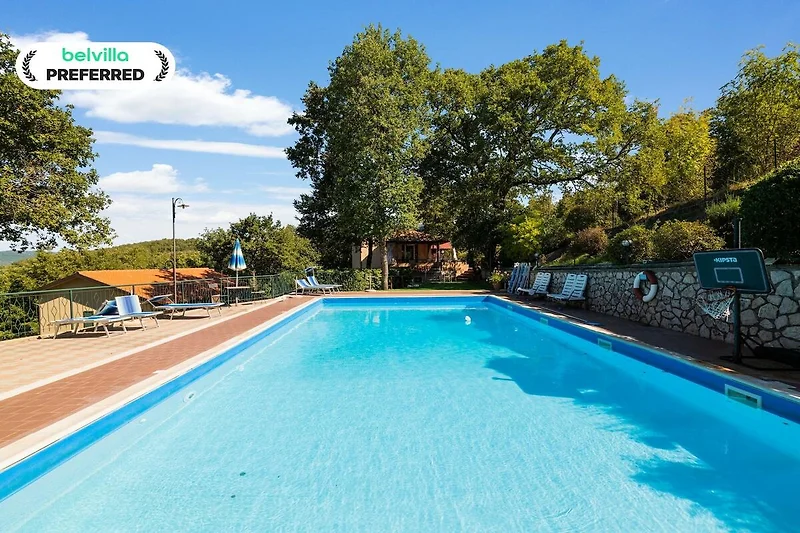 Piscina casa vacanze