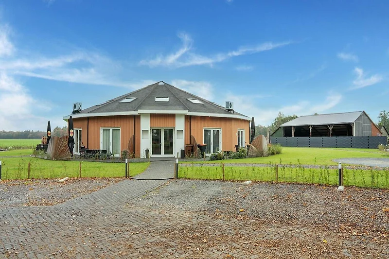 Außenseite Ferienhaus (Sommer)
