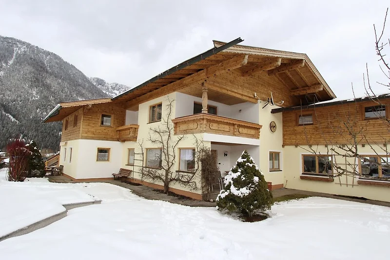 Außenseite Ferienhaus (Winter)