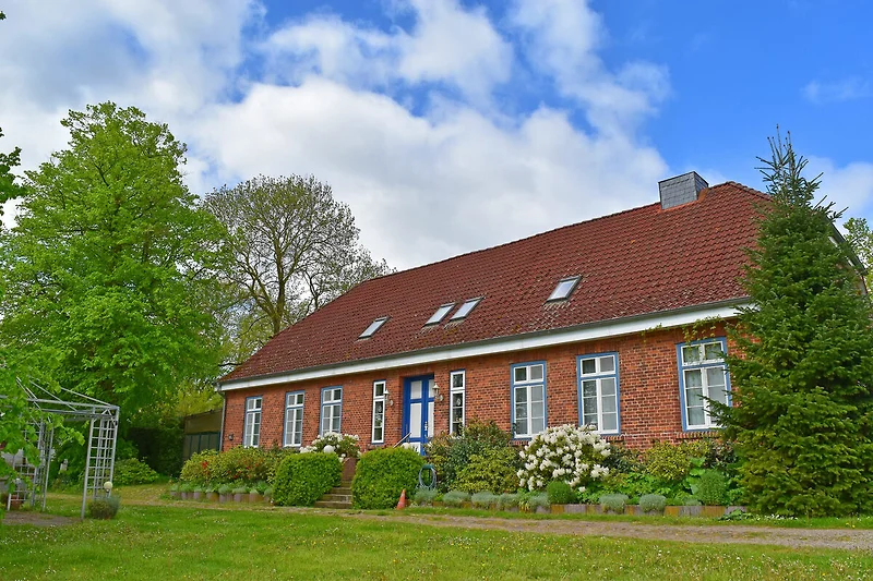 Außenseite Ferienhaus (Sommer)