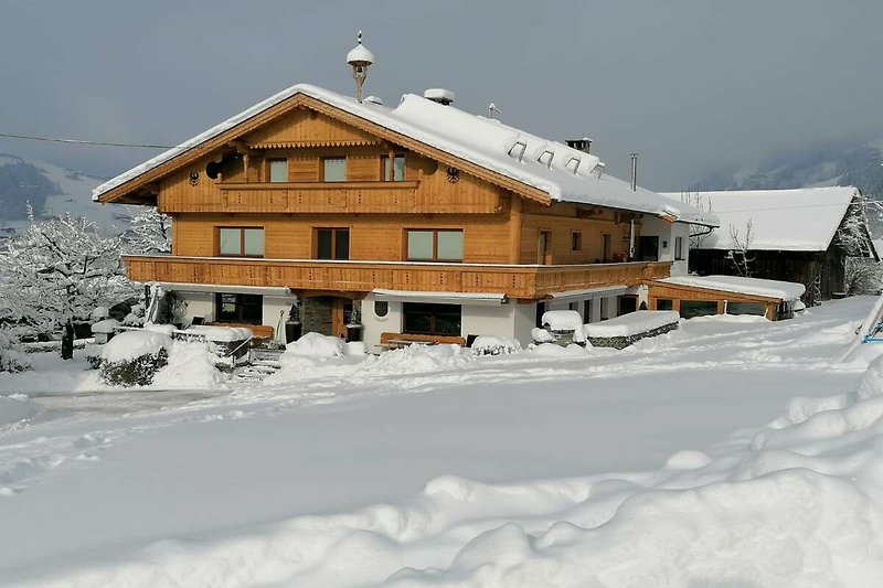 Außenseite Ferienhaus (Winter)