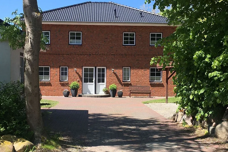 Außenseite Ferienhaus (Sommer)