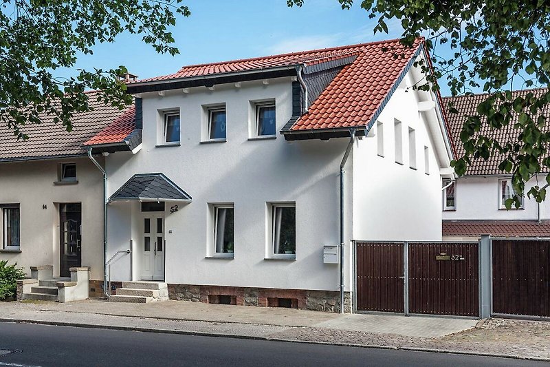 Außenseite Ferienhaus (Sommer)