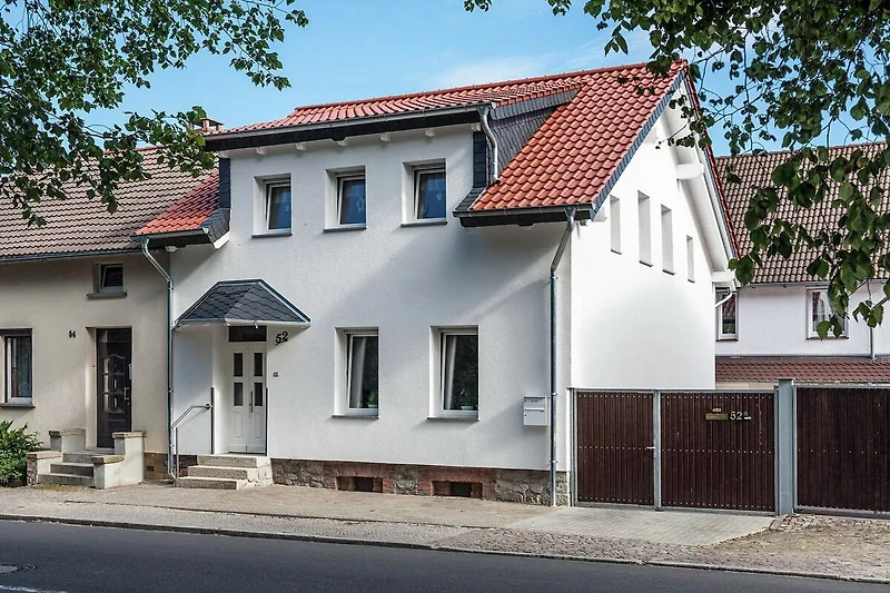Außenseite Ferienhaus (Sommer)