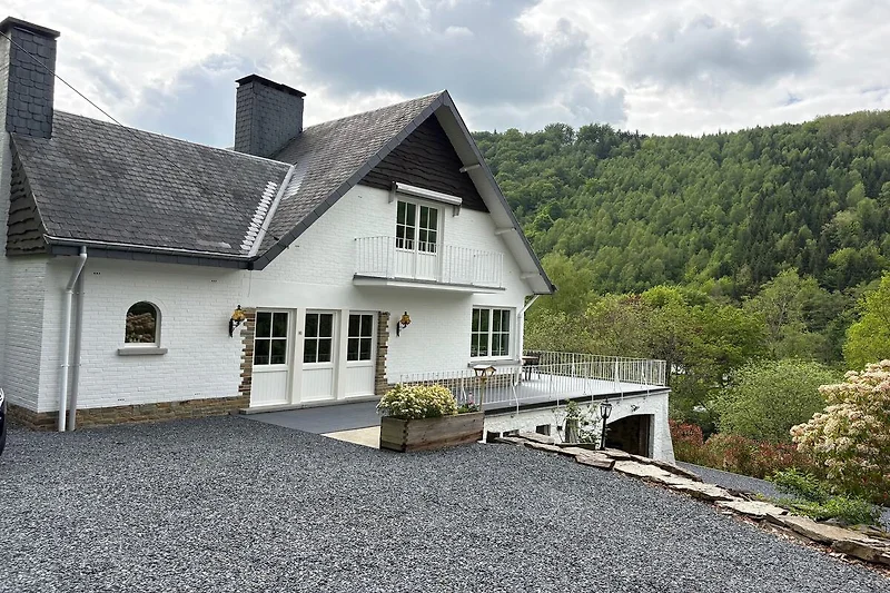 Außenseite Ferienhaus (Sommer)