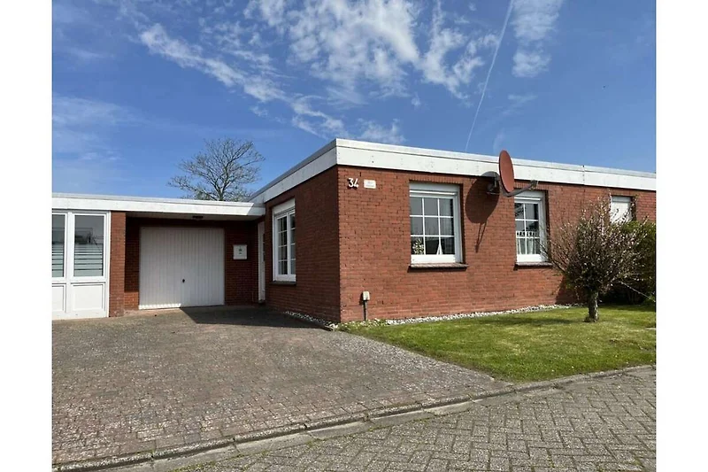 Außenseite Ferienhaus (Sommer)