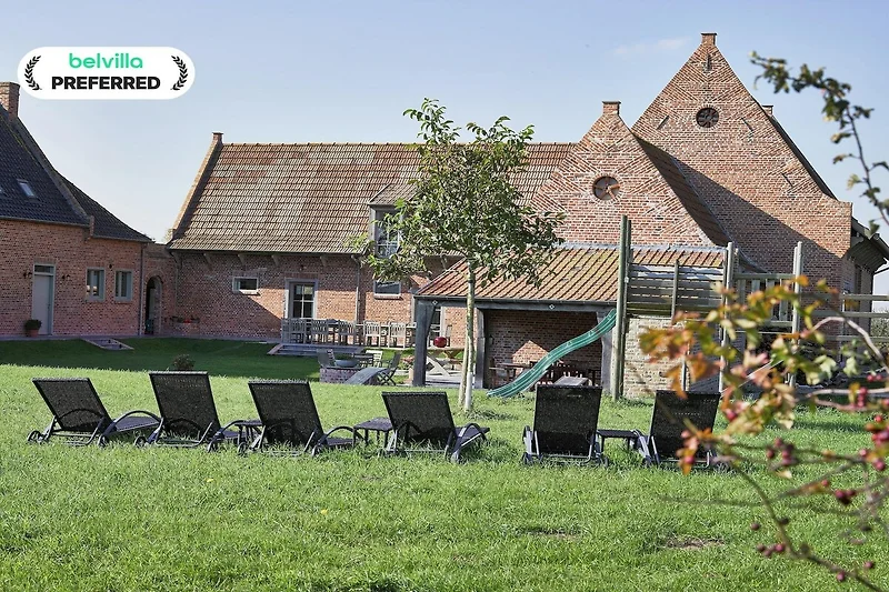 Außenseite Ferienhaus (Sommer)