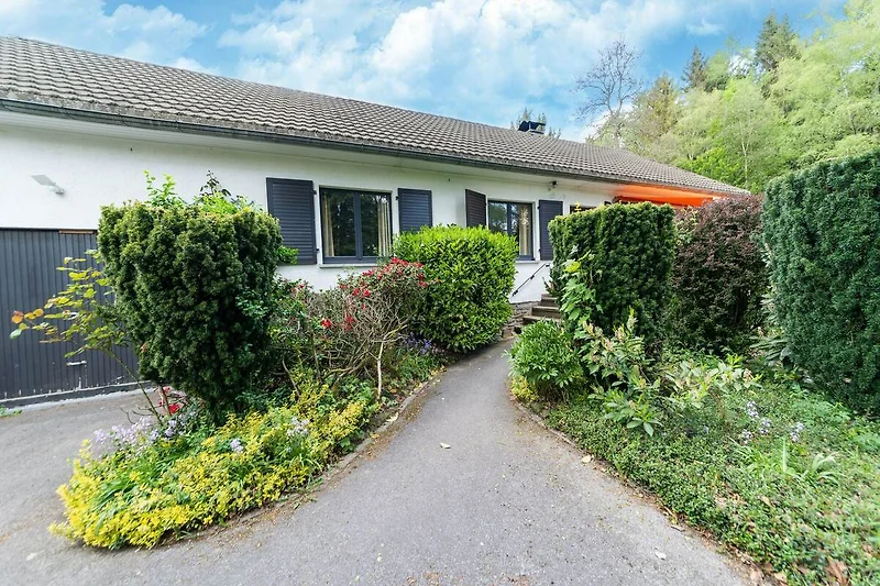 Außenseite Ferienhaus (Sommer)