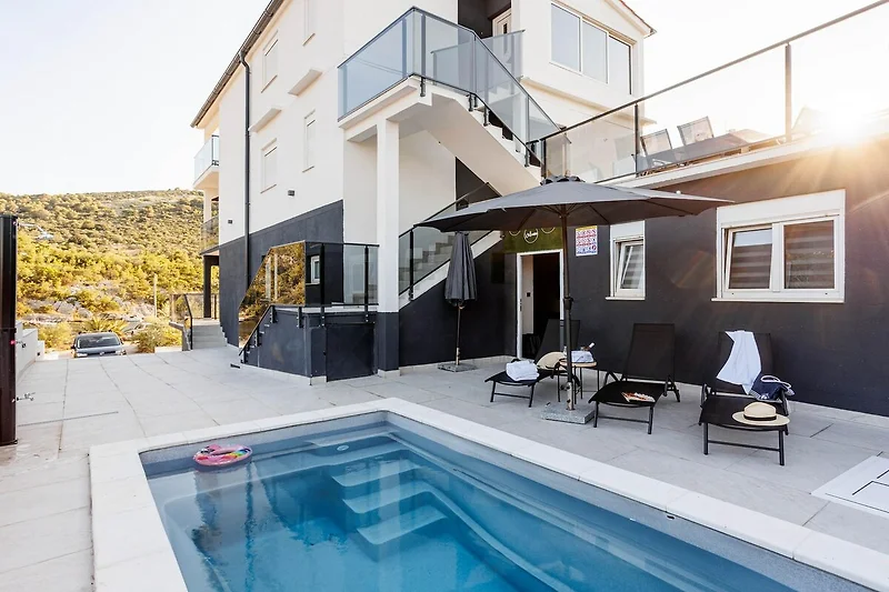 Schwimmbad des Ferienhauses