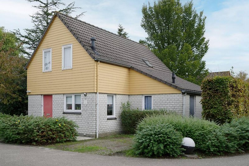 Außenseite Ferienhaus (Sommer)