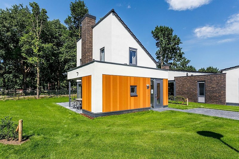 Außenseite Ferienhaus (Sommer)