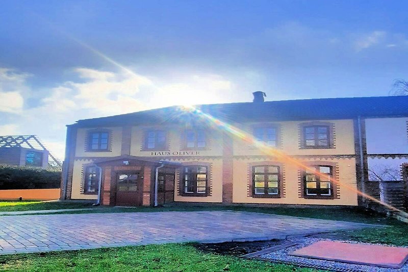 Außenseite Ferienhaus (Sommer)