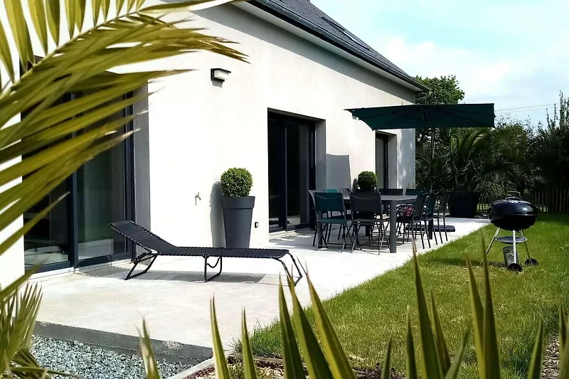 Außenseite Ferienhaus (Sommer)