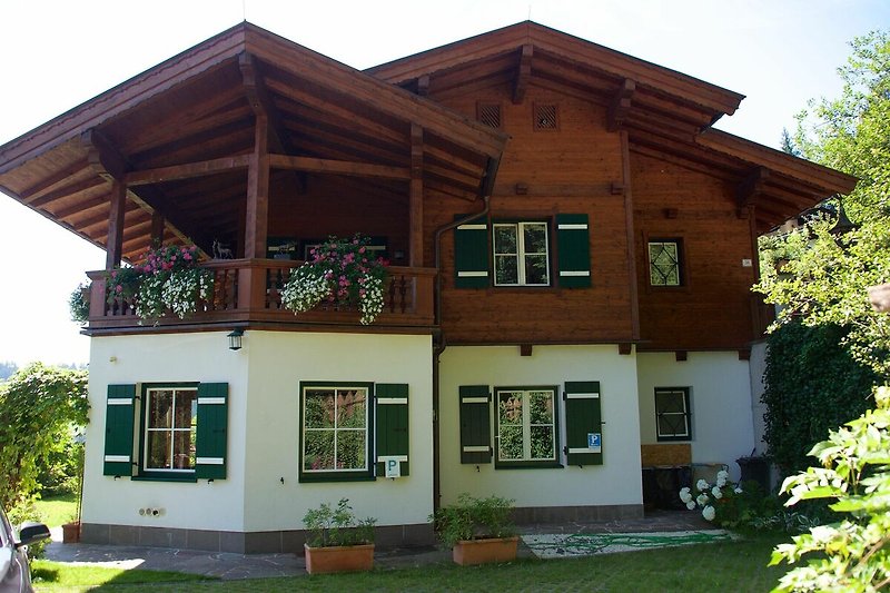 Außenseite Ferienhaus (Sommer)