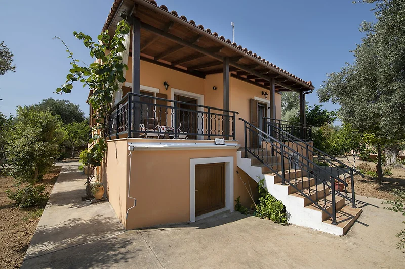 Außenseite Ferienhaus (Sommer)