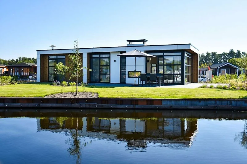 Außenseite Ferienhaus (Sommer)