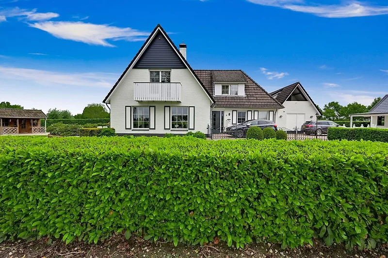Außenseite Ferienhaus (Sommer)