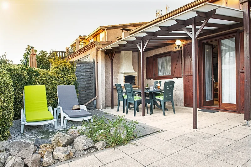 Außenseite Ferienhaus (Sommer)